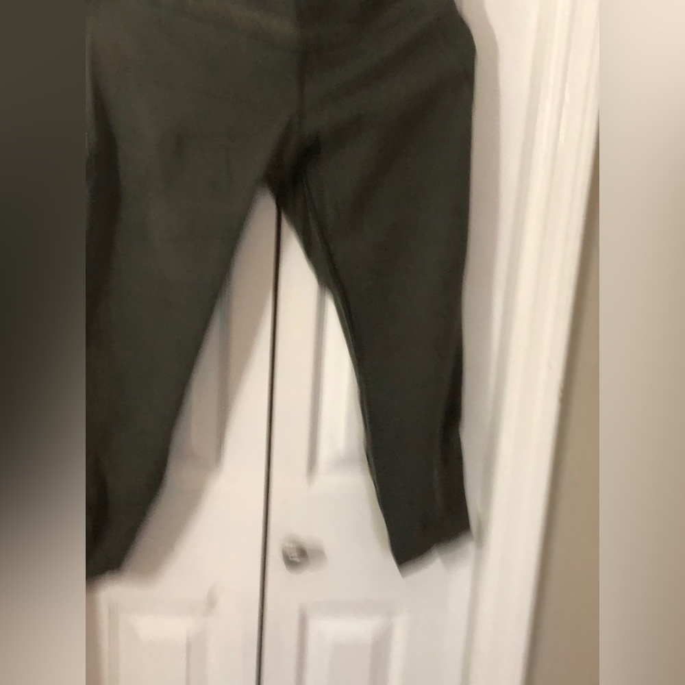GUC Lululemon olive green capris